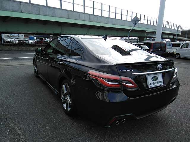 CROWN sedan hybrid