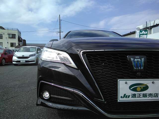 CROWN sedan hybrid