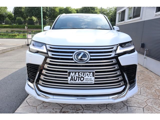 LEXUS LX600