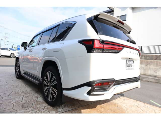 LEXUS LX600
