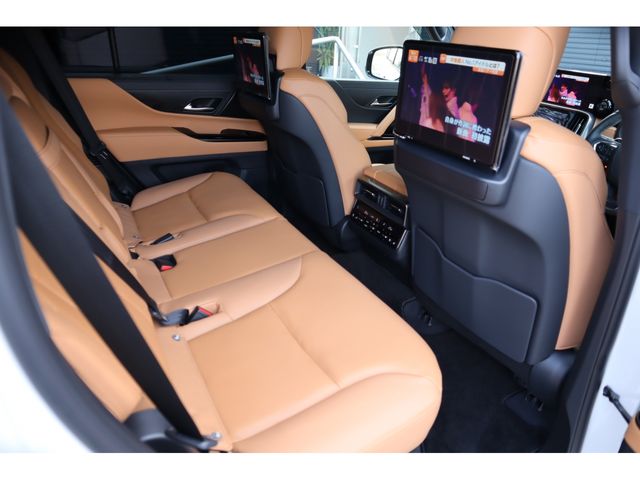 LEXUS LX600