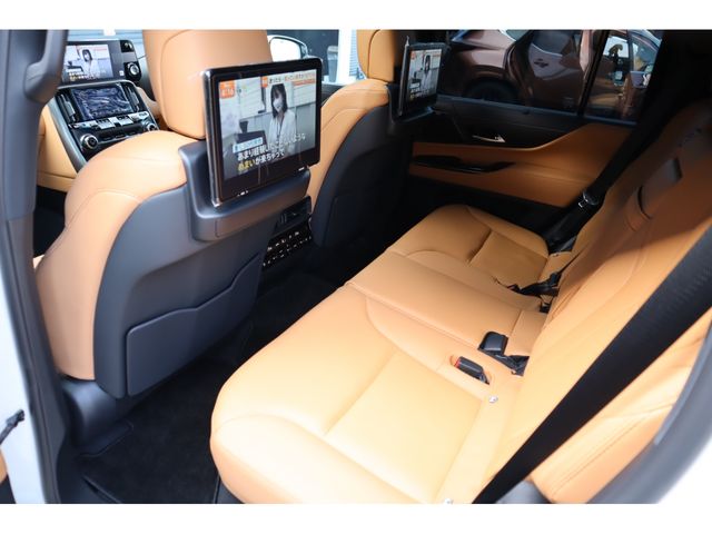 LEXUS LX600