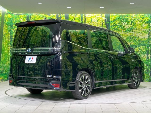 VOXY HYBRID