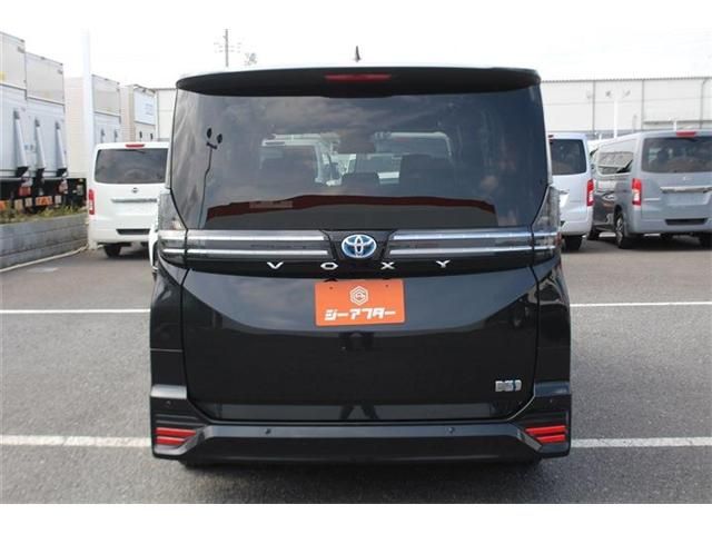 VOXY HYBRID