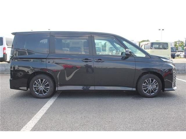VOXY HYBRID