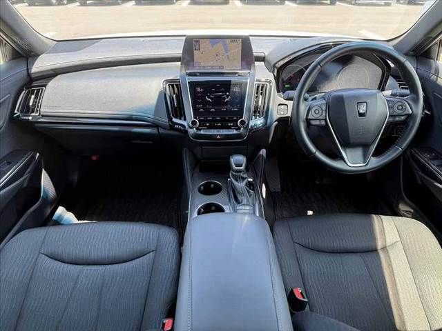 CROWN sedan hybrid