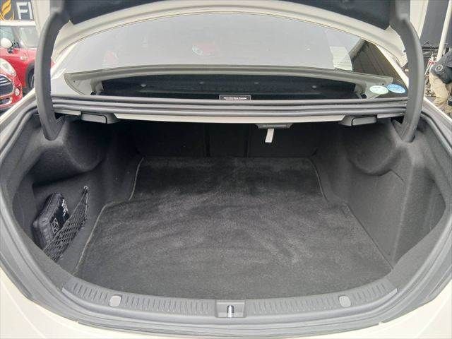 MERCEDES BENZ E class sedan