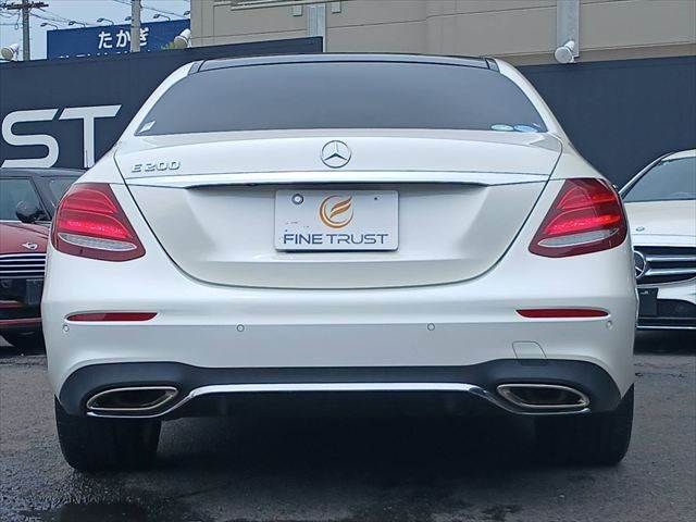 MERCEDES BENZ E class sedan