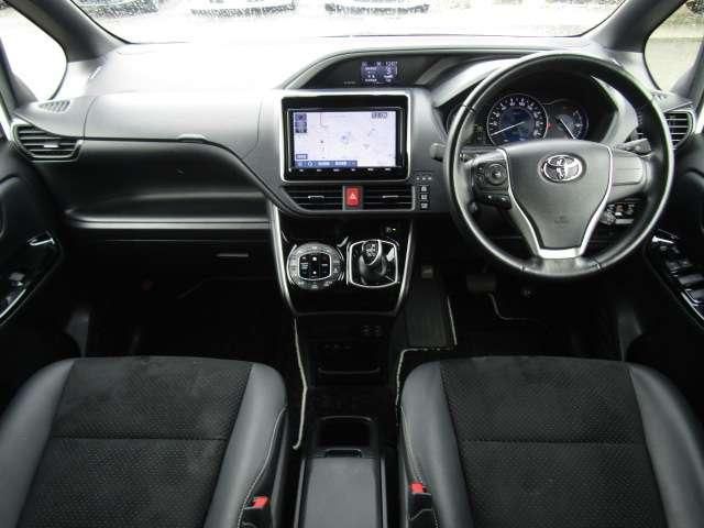 VOXY HYBRID 4WD
