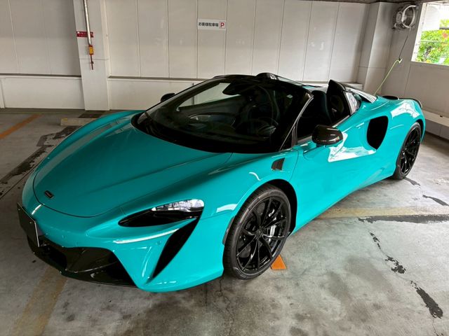 McLaren Artura Spider