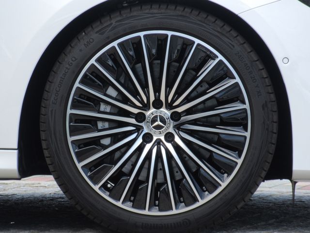 MERCEDES BENZ E class sedan