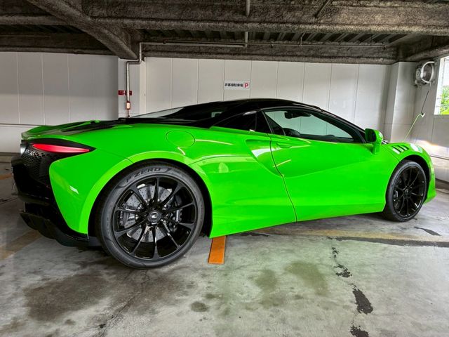 McLaren Artura Spider