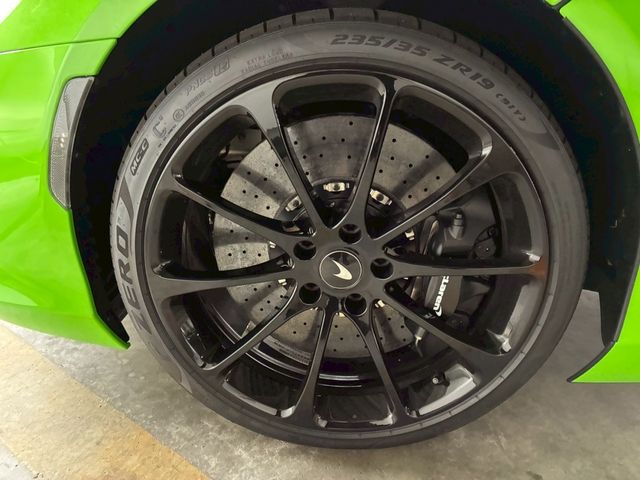 McLaren Artura Spider