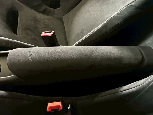 McLaren Artura Spider