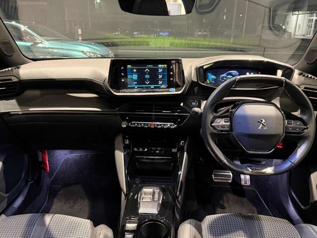 PEUGEOT e-2008