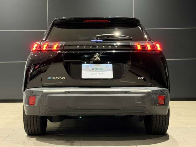 PEUGEOT e-2008