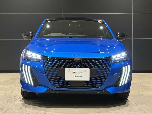 PEUGEOT 208
