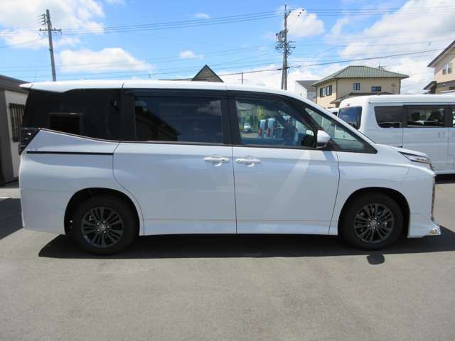 VOXY HYBRID