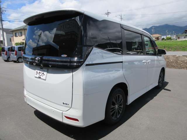 VOXY HYBRID
