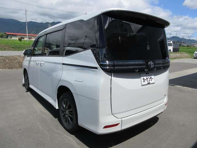 VOXY HYBRID
