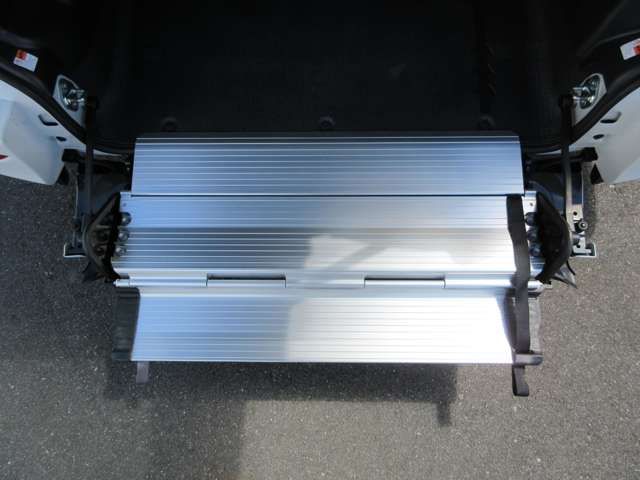 VOXY HYBRID