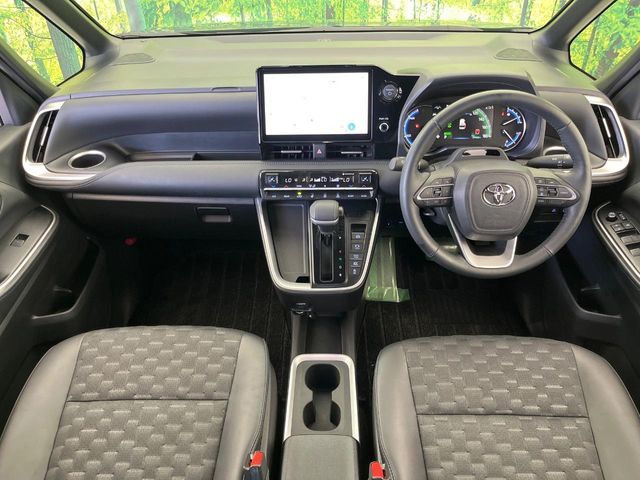 VOXY HYBRID