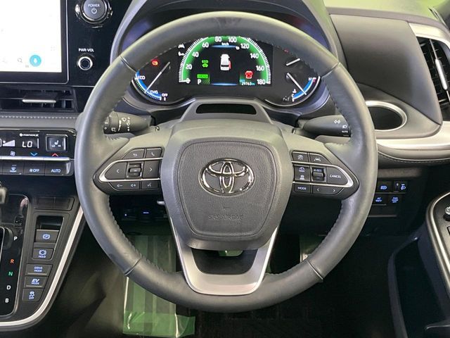 VOXY HYBRID