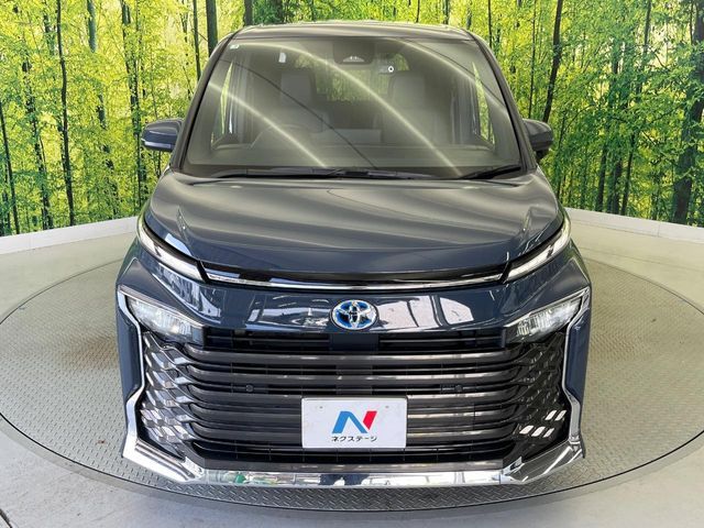 VOXY HYBRID
