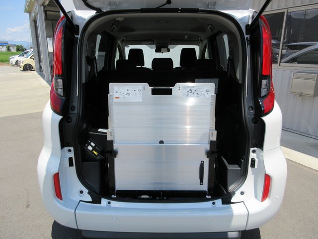 SIENTA HYBRID