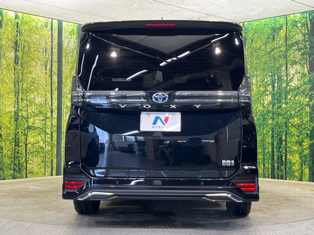 VOXY HYBRID