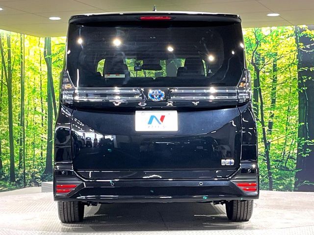VOXY HYBRID