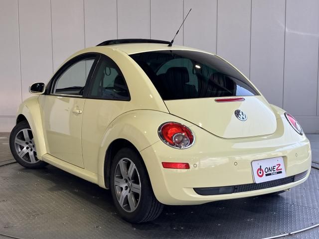 VOLKSWAGEN BEETLE