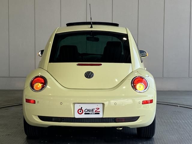 VOLKSWAGEN BEETLE