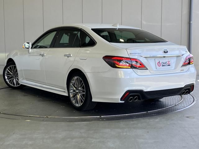 CROWN sedan hybrid