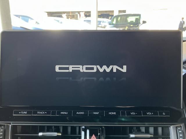 CROWN sedan hybrid