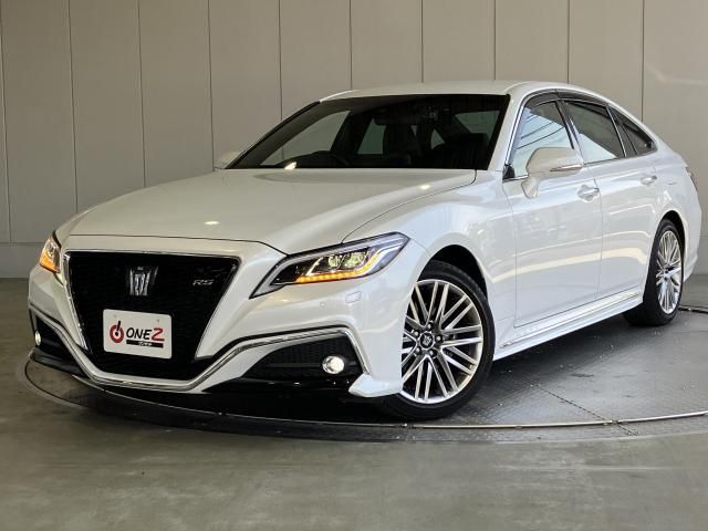 CROWN sedan hybrid
