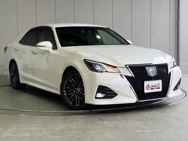 CROWN sedan