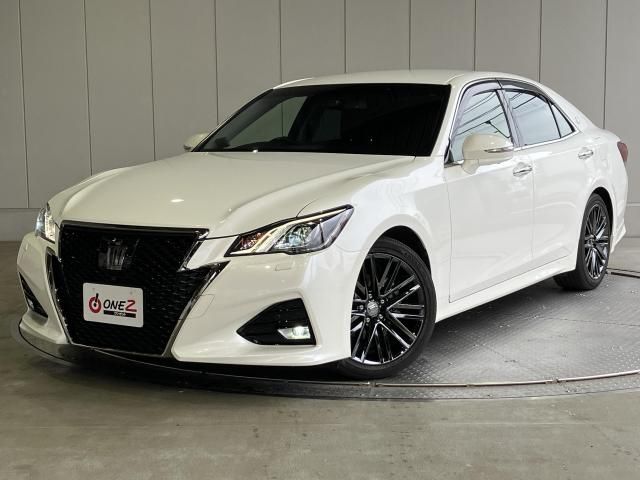 CROWN sedan