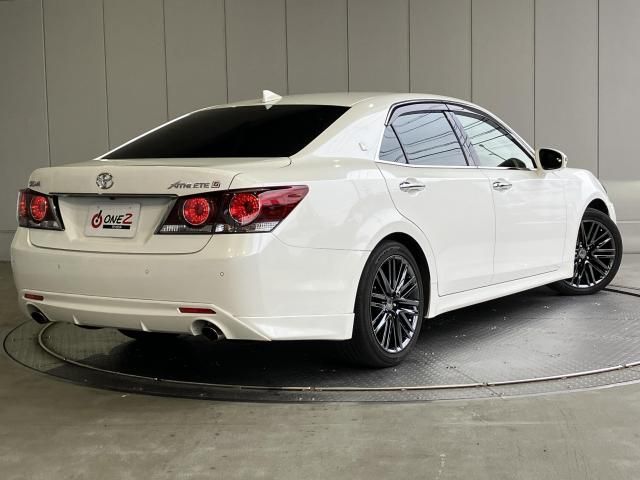 CROWN sedan