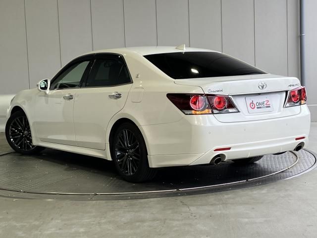 CROWN sedan