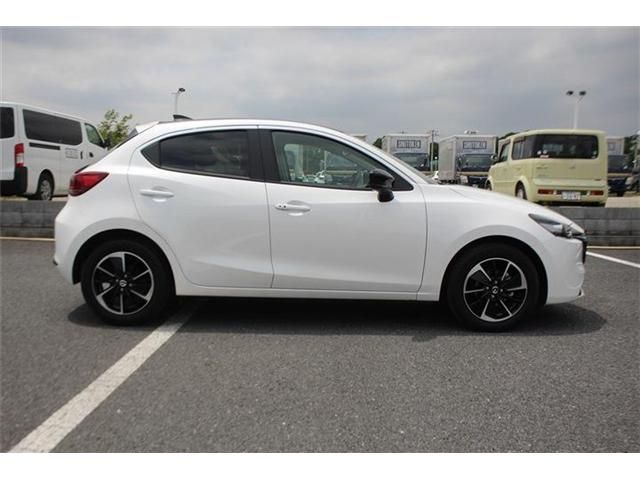 MAZDA2