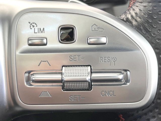 MERCEDES BENZ GLB