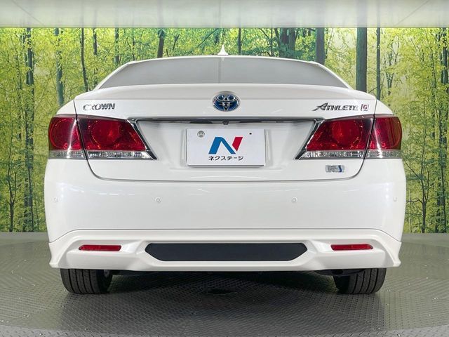 CROWN sedan hybrid