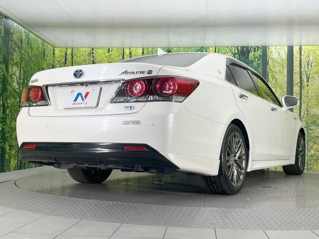 CROWN sedan hybrid
