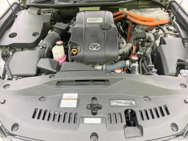 CROWN sedan hybrid