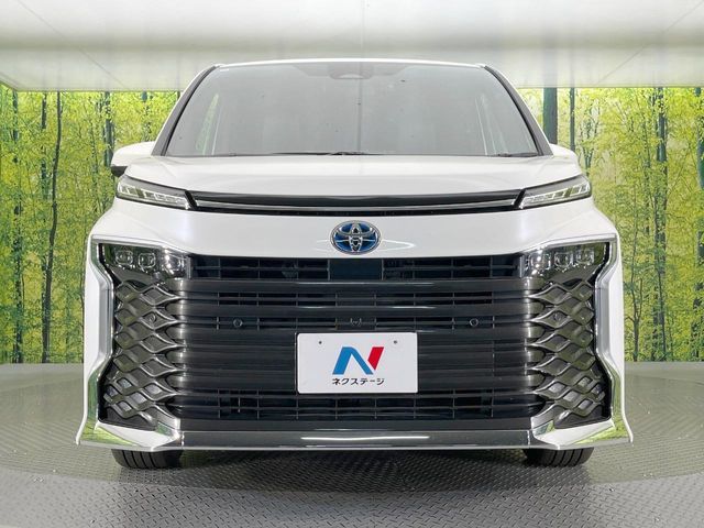 VOXY HYBRID