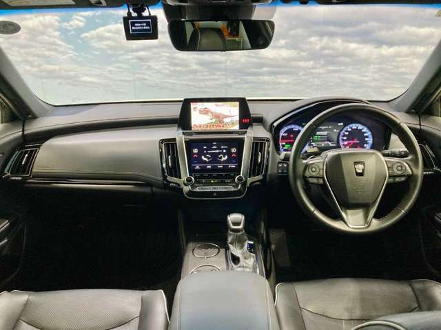 CROWN sedan hybrid 4WD