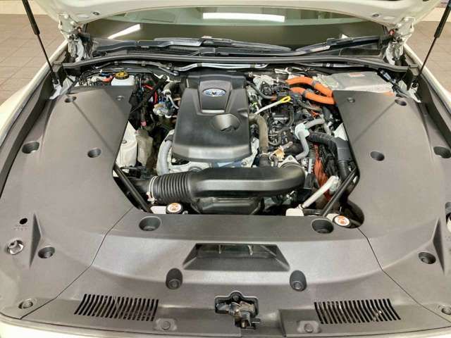 CROWN sedan hybrid 4WD