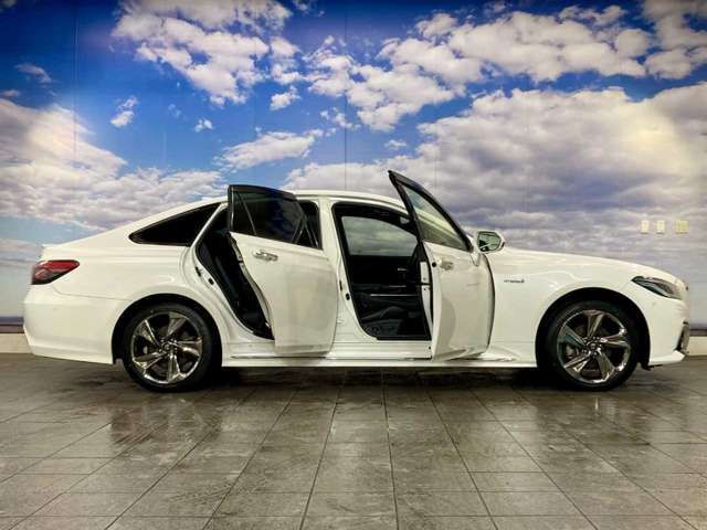 CROWN sedan hybrid 4WD