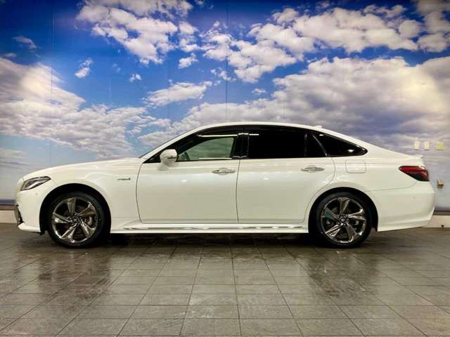 CROWN sedan hybrid 4WD